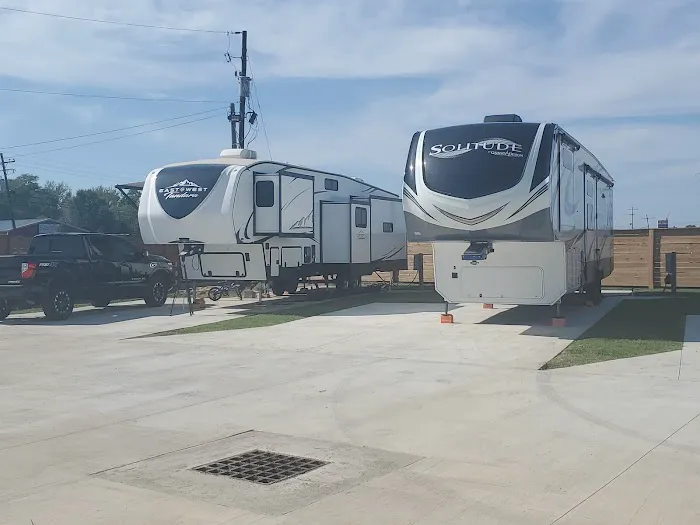 Orangefield RV Park Picture 4