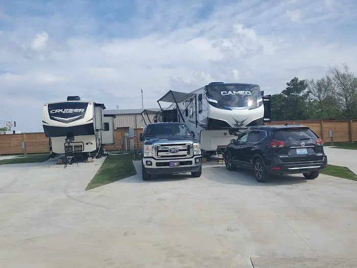 Orangefield RV Park Picture 7