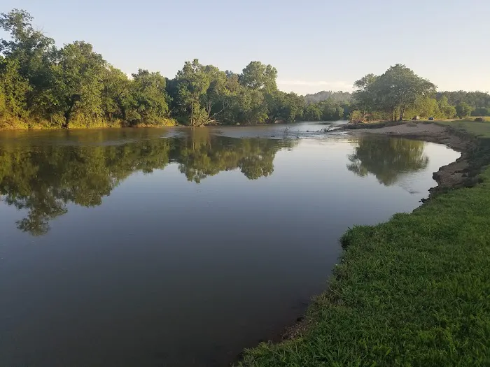 Illinois River Yacht Club and Campground Picture 5