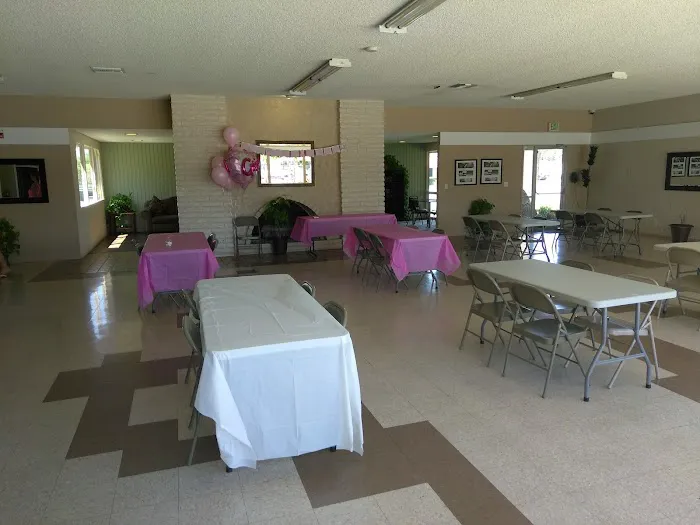 Del Prado Mobile Home Park Picture 10