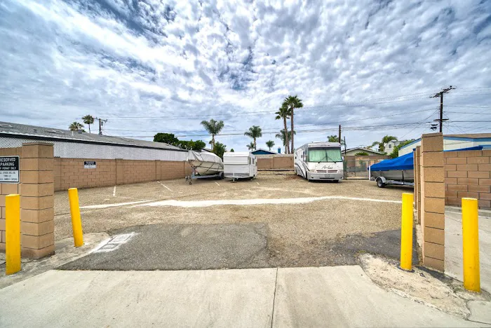 Rancho Huntington Mobile Home Estates Picture 9