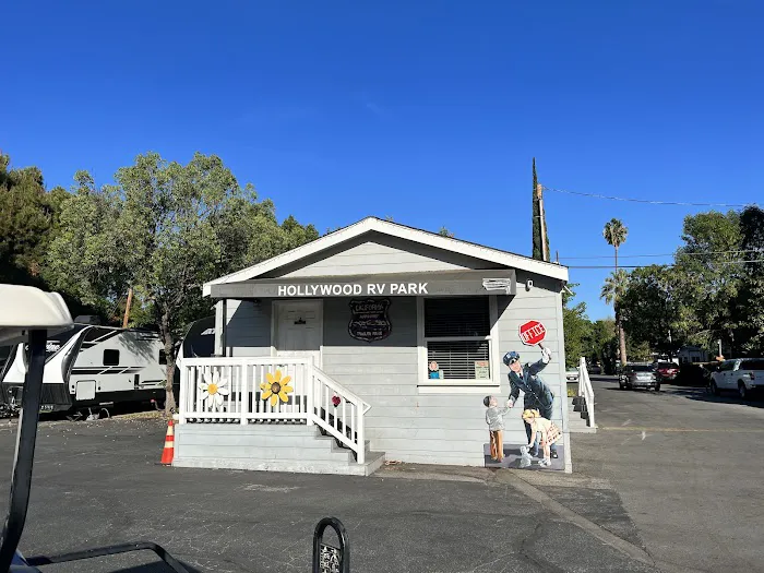 Hollywood RV Park Picture 8