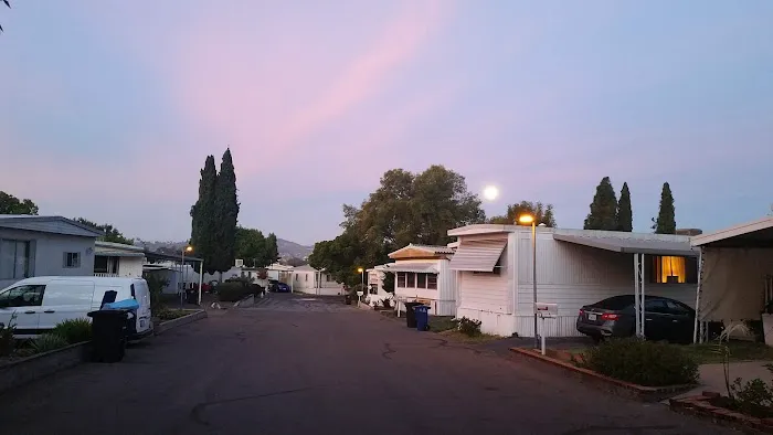 Starlight Mobile Home Park Picture 4