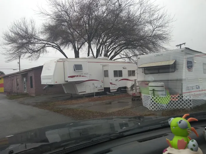 Twin Lane Apartments & Mobile Home Park Picture 1