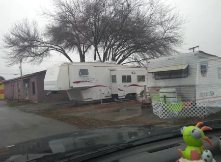 Twin Lane Apartments & Mobile Home Park