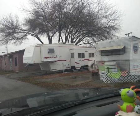 Twin Lane Apartments & Mobile Home Park