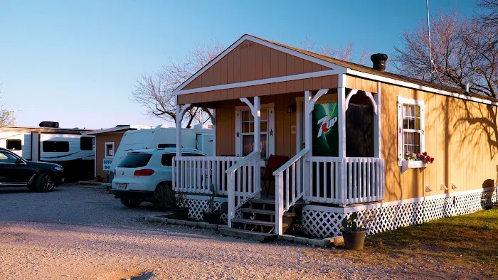A Country Breeze RV Park Picture 1