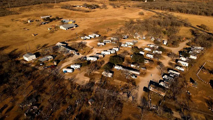 A Country Breeze RV Park Picture 3