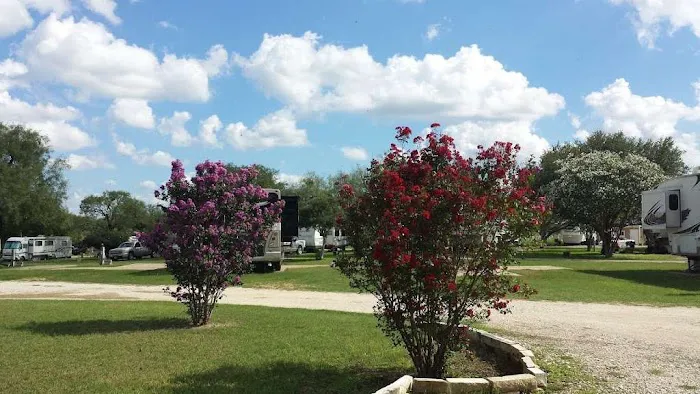 A Country Breeze RV Park Picture 9