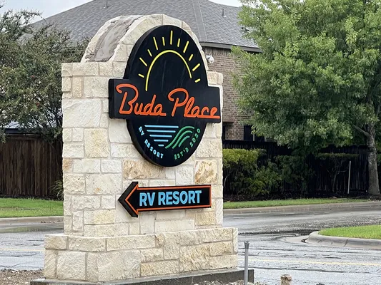 Buda Place RV Resort Picture 2