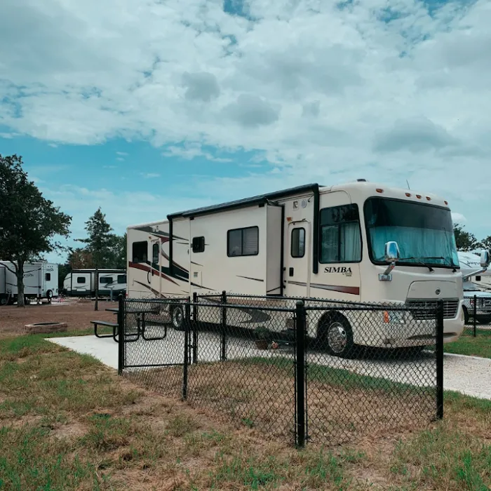 Great Escapes RV Park Austin Oaks Picture 3
