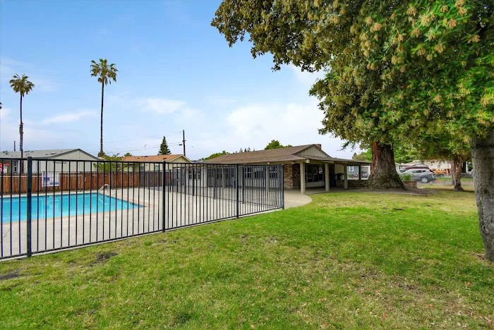Moffett Mobilehome Park Picture 1