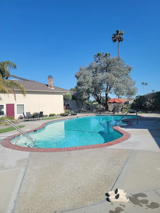 Tropics Mobile Home Park Picture 2
