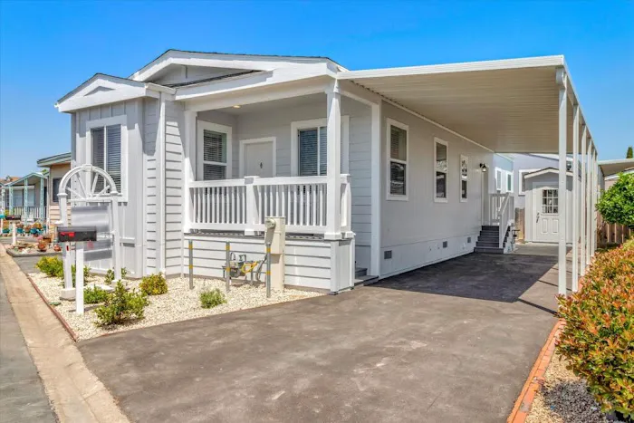 New Frontier Mobile Home Park Picture 2