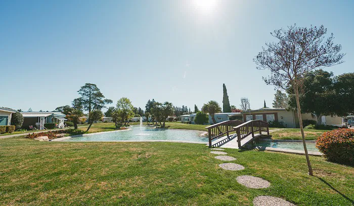 Dalis Gardens Mobilehome Park Picture 2