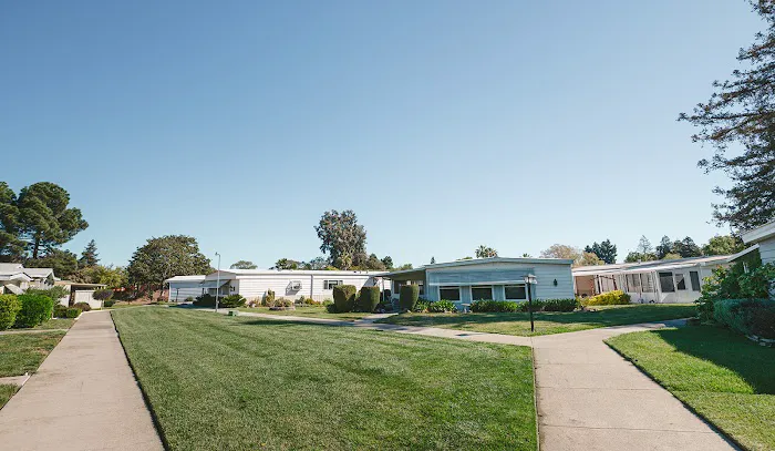 Dalis Gardens Mobilehome Park Picture 7