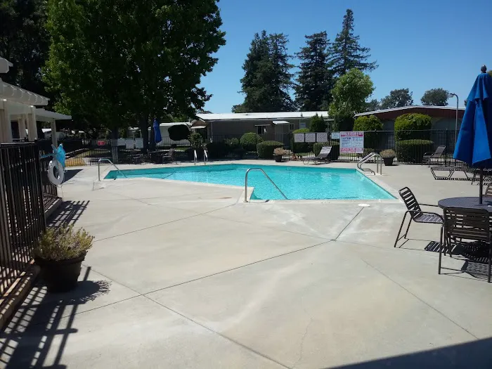Dalis Gardens Mobilehome Park Picture 10
