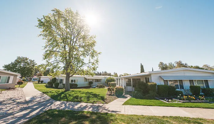 Dalis Gardens Mobilehome Park Picture 9