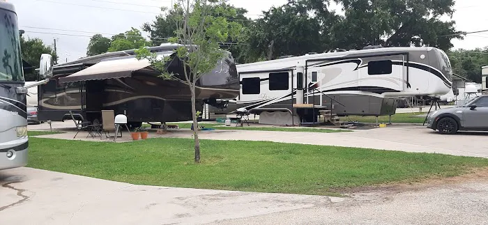 Cicada Springs RV Park Picture 4