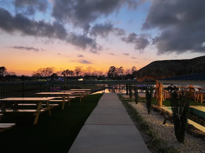 Twisted Parrot Luxury RV Resort Picture 6