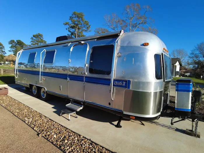 Twisted Parrot Luxury RV Resort Picture 8
