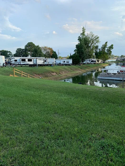 Venice on the Lake RV Park Picture 3