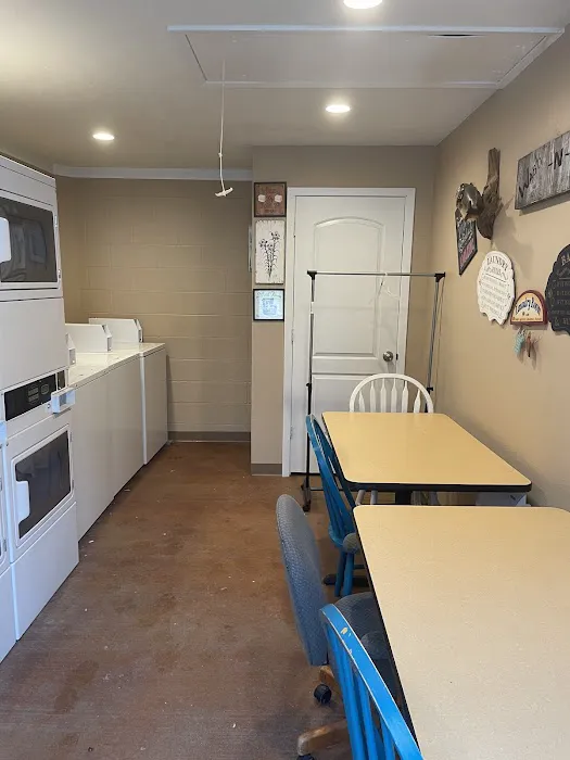 Adkins Store & Stay RV Park Picture 5