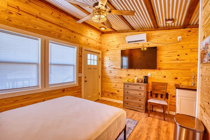 Lagoon Ranch Luxury RV & Cabin Resort Picture 2