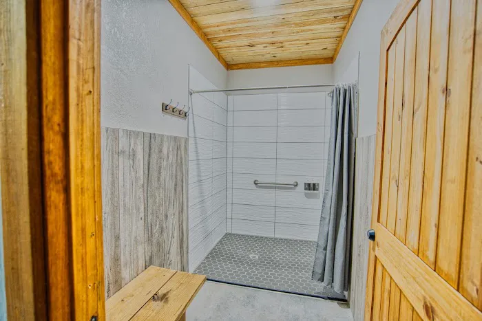 Lagoon Ranch Luxury RV & Cabin Resort Picture 4