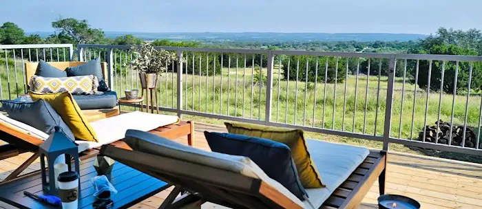 Outdoorsy Hill Country Picture 8