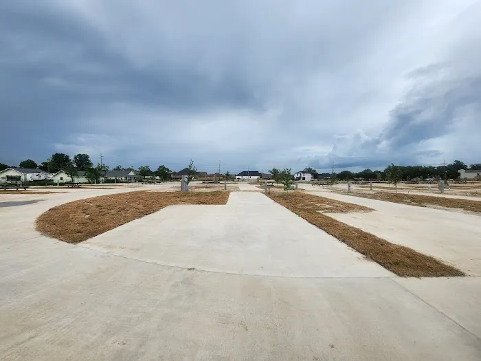Roundbunch Bayou RV Resort Picture 3