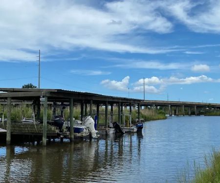 Bayou Oaks Resort & Marina