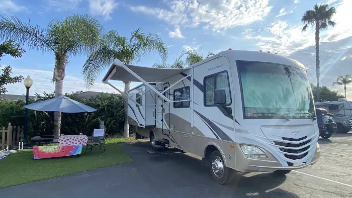 Anaheim Harbor RV Park Picture 7