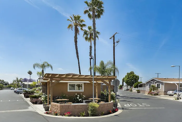Holiday Mobile Home Estates Picture 2