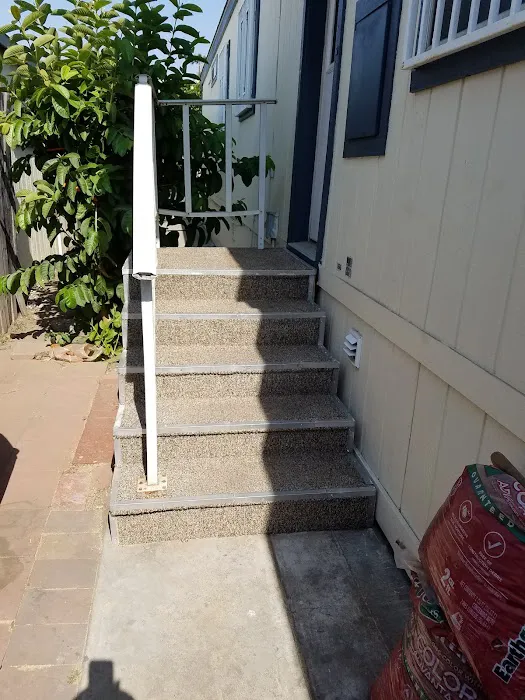 Del Prado Mobile Home Park Picture 1