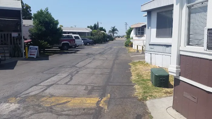 Twin Palms Mobile Home Park Picture 2