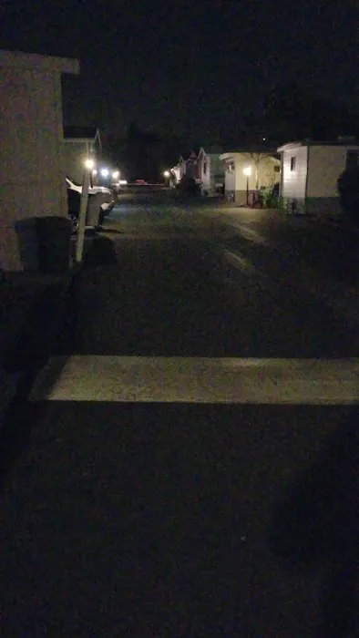 Glenoaks Mobilehome Park Picture 3