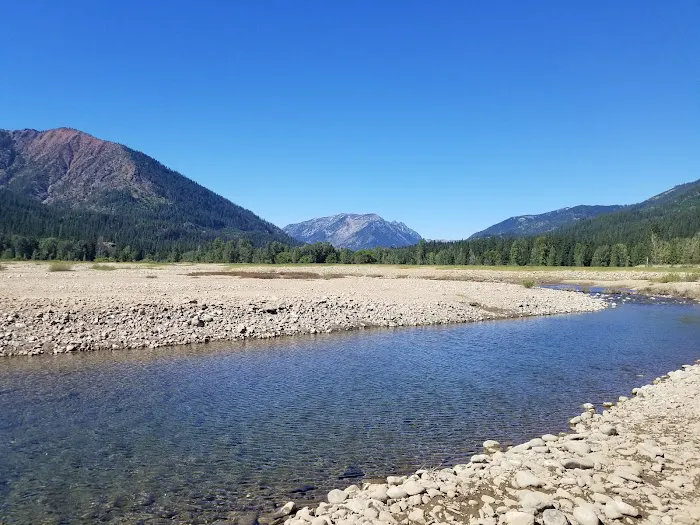 Cle Elum River Group Site Picture 2