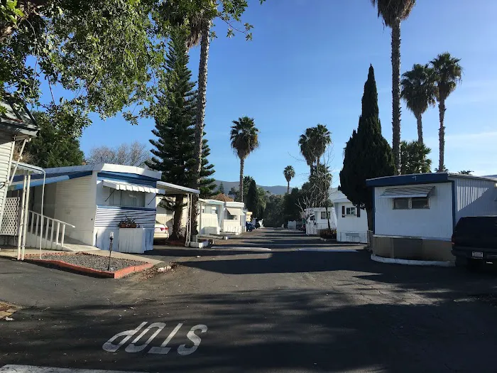 EZ Living Mobile Home Park Picture 2