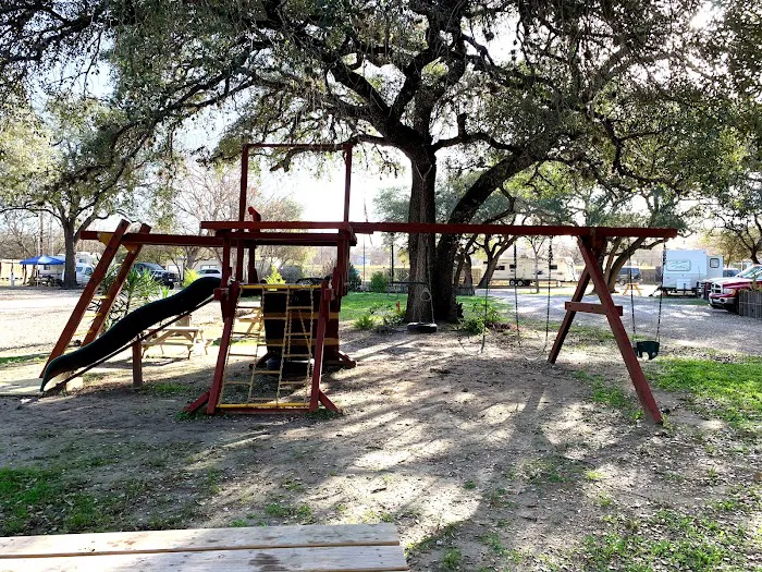 Shady Oaks RV Park Picture 4