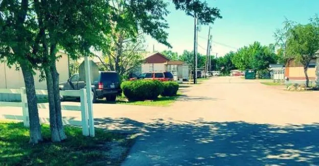 DonaHue Elite Mobile Home Community Picture 2