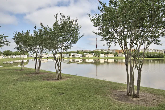 Lakeside Crossing - Manufactured Home Community Picture 6