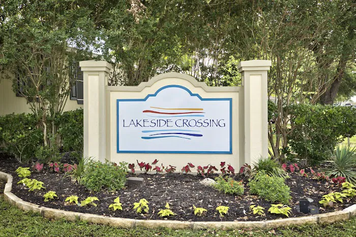 Lakeside Crossing - Manufactured Home Community Picture 9
