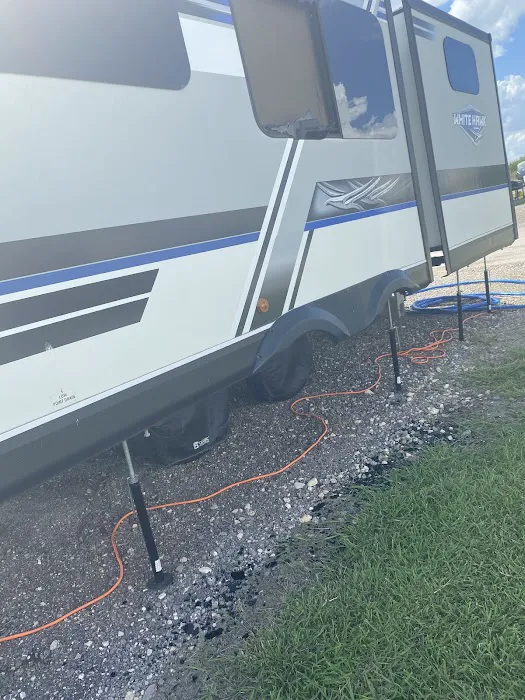 Lockhart Meadows RV Park & Tiny Homes Picture 3