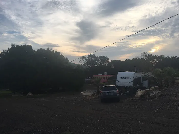 Old 1431 RV Park Picture 4