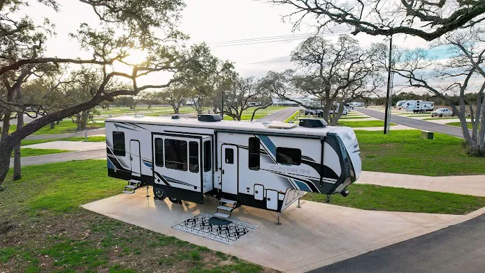 Horseshoe Ridge RV Resort Picture 7
