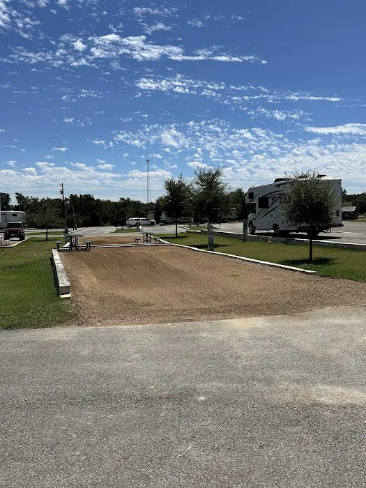 Henly RV Park Picture 4