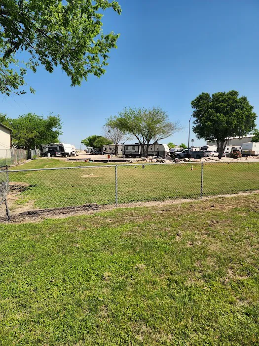 Crazy Horse Estate RV Park Picture 2