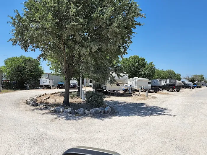 Crazy Horse Estate RV Park Picture 7