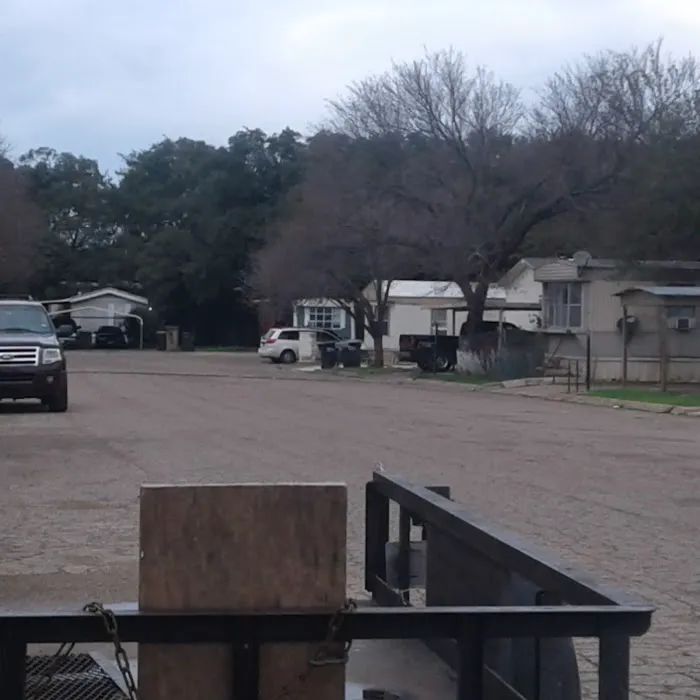 H&H Mobile Home Park Picture 9